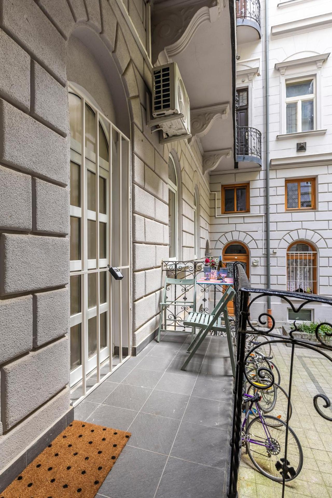 Palace District Luxury Apartment Budapest