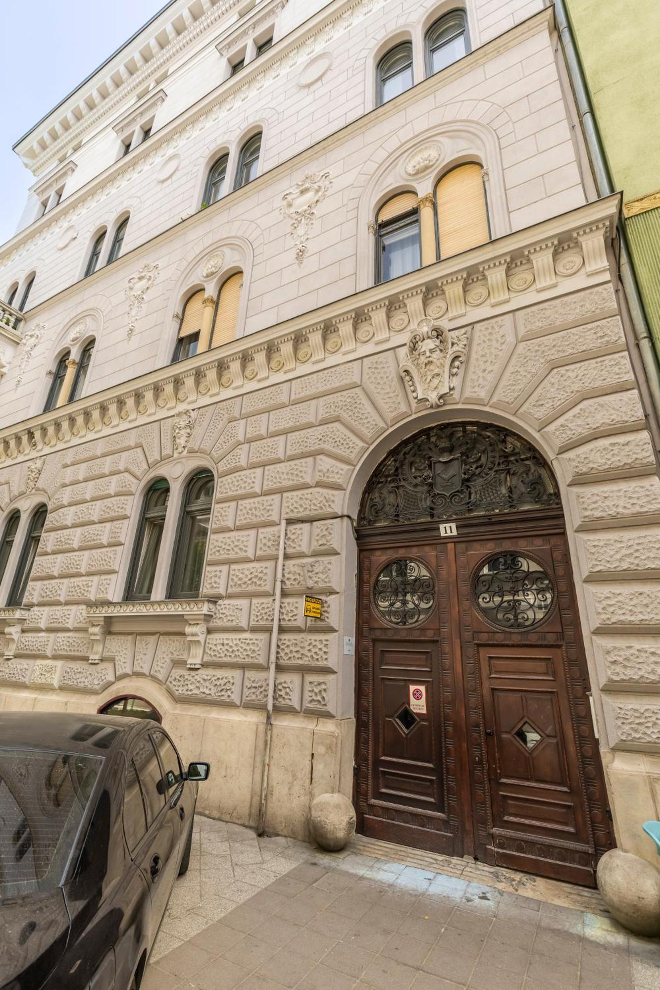 Palace District Luxury